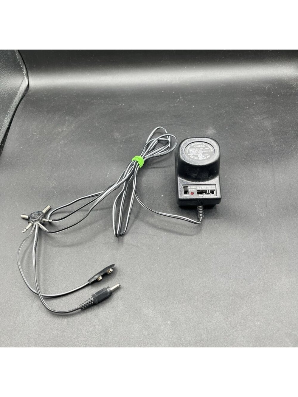 Deluxe Universal AC/DC Adaptor Model QA-223 Multi-Voltage 1.5V-12V 300mA ✅